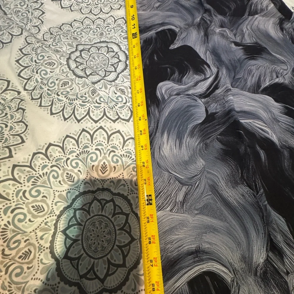 Swirl Print Wide-Leg Pants in Black and Gray - Picture 7 of 8